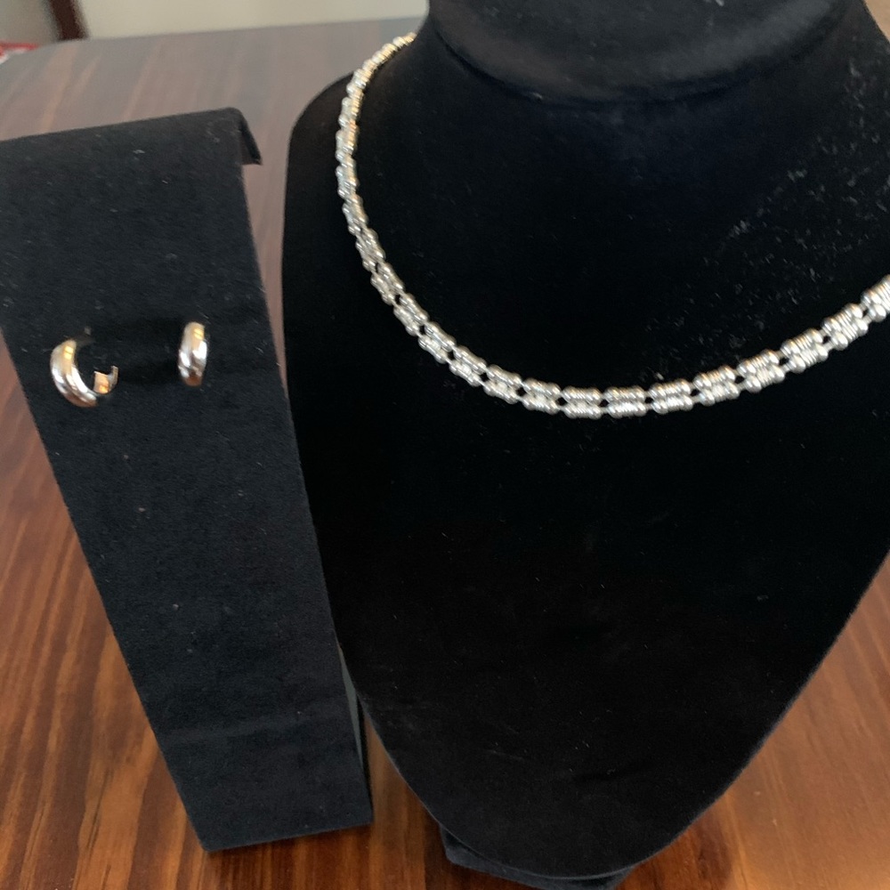 Silver bead chocker with earrings